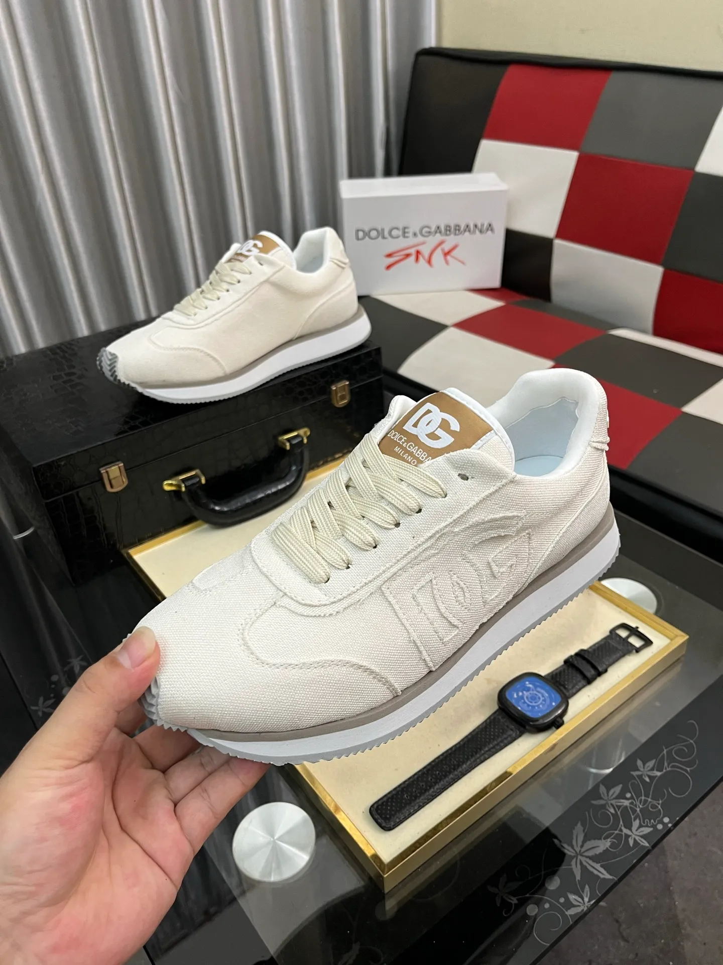 Men's shoes 💰458⌚️⌚️DG's latest popular casual shoes 🔥🔥, the tongue has the brand's iconic details, and the combination of silk cowhide and cow suede enhances the style. Fashionable and versatile, it can complement any look. Create an exquisite design with unique dynamic vitality and modern atmosphere, showing modern elegance. Size: 36-464️⃣colors available